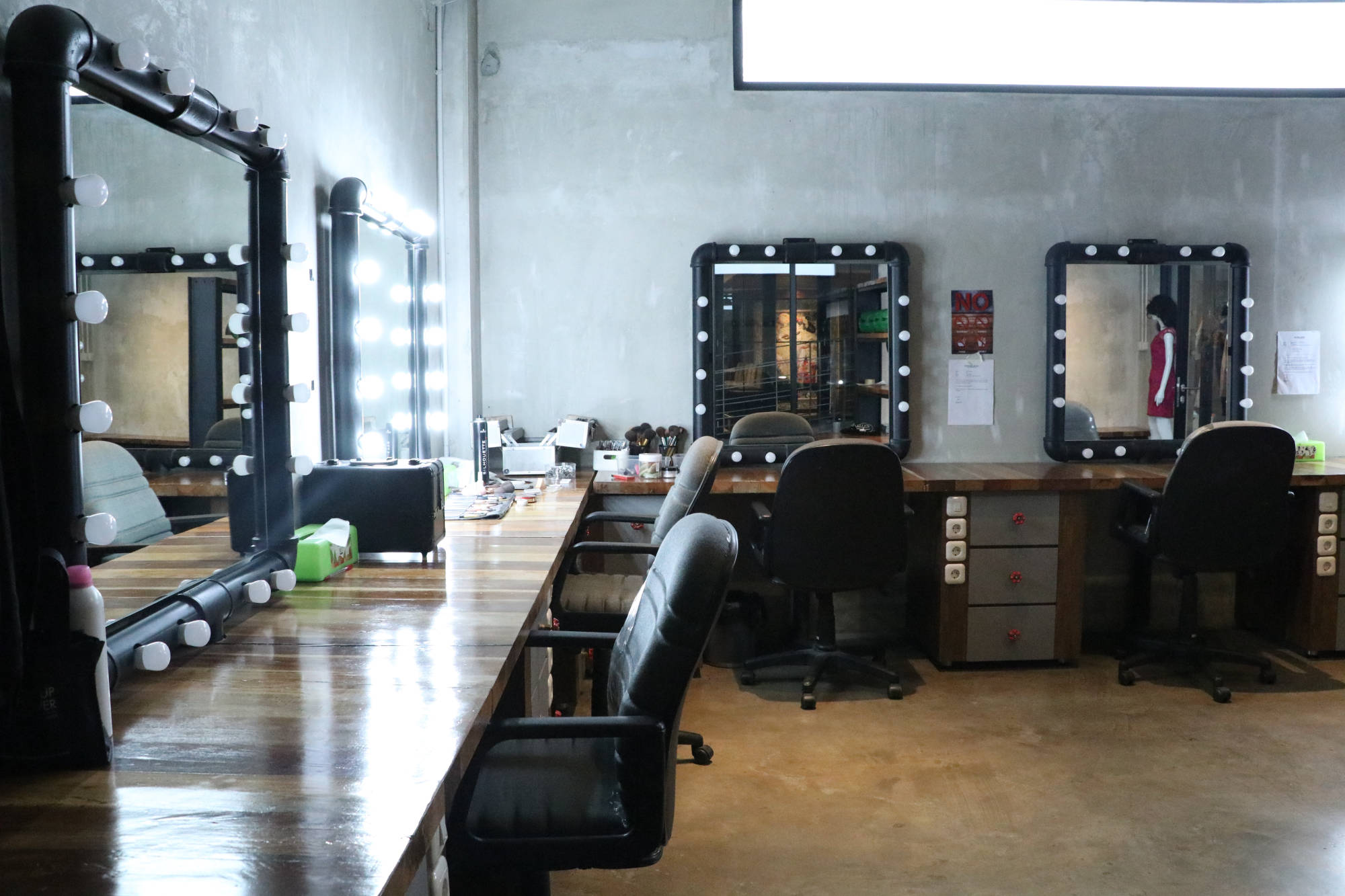 Makeup Studio
